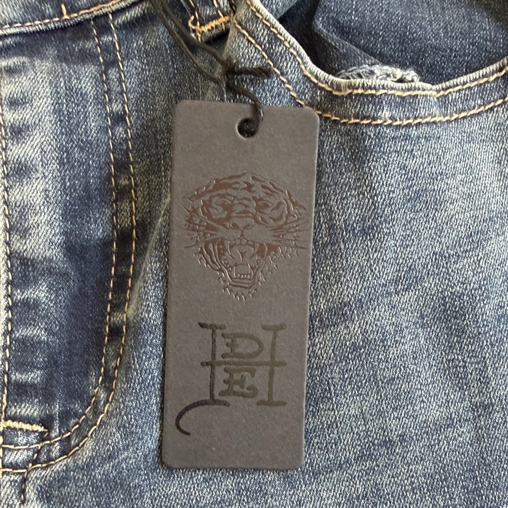 Ed Hardy Y2K Embroidered Fit & Flare Jeans NWT Size 28 Tattoo Graphic Denim - Picture 4 of 16